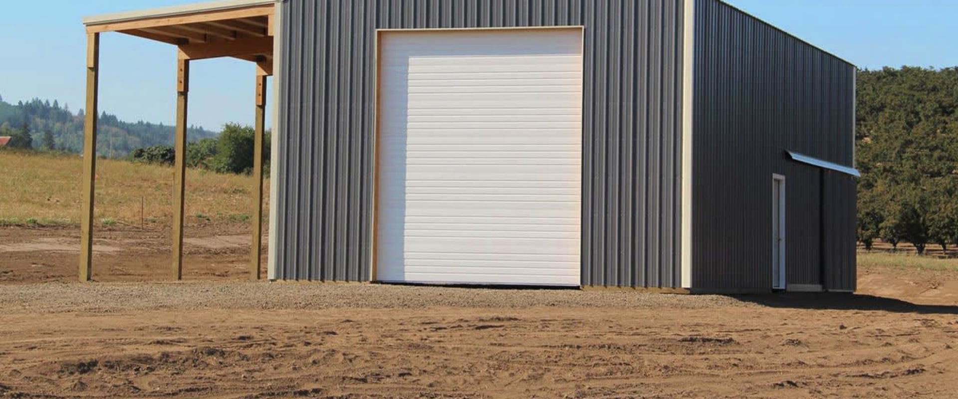 Is it cheaper to build a barn with wood or metal?